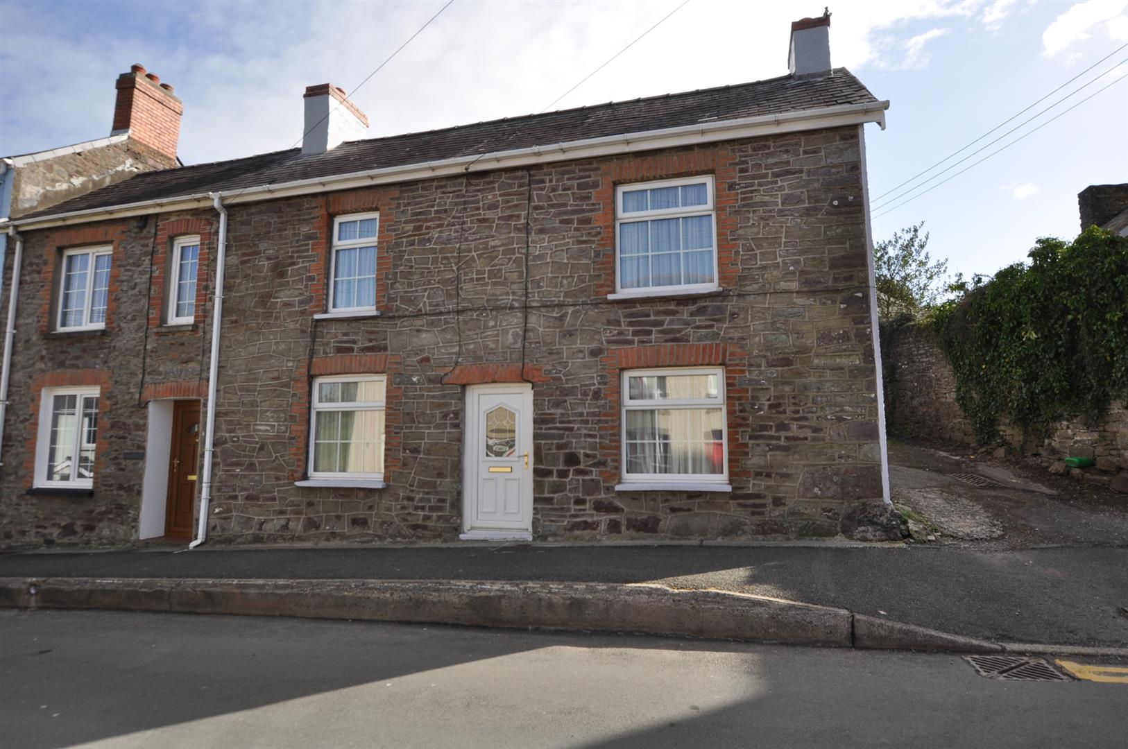 Moir Cottage, Laugharne, Carmarthen Terry Thomas & Co Estate Agents in Carmarthenshire West Wales